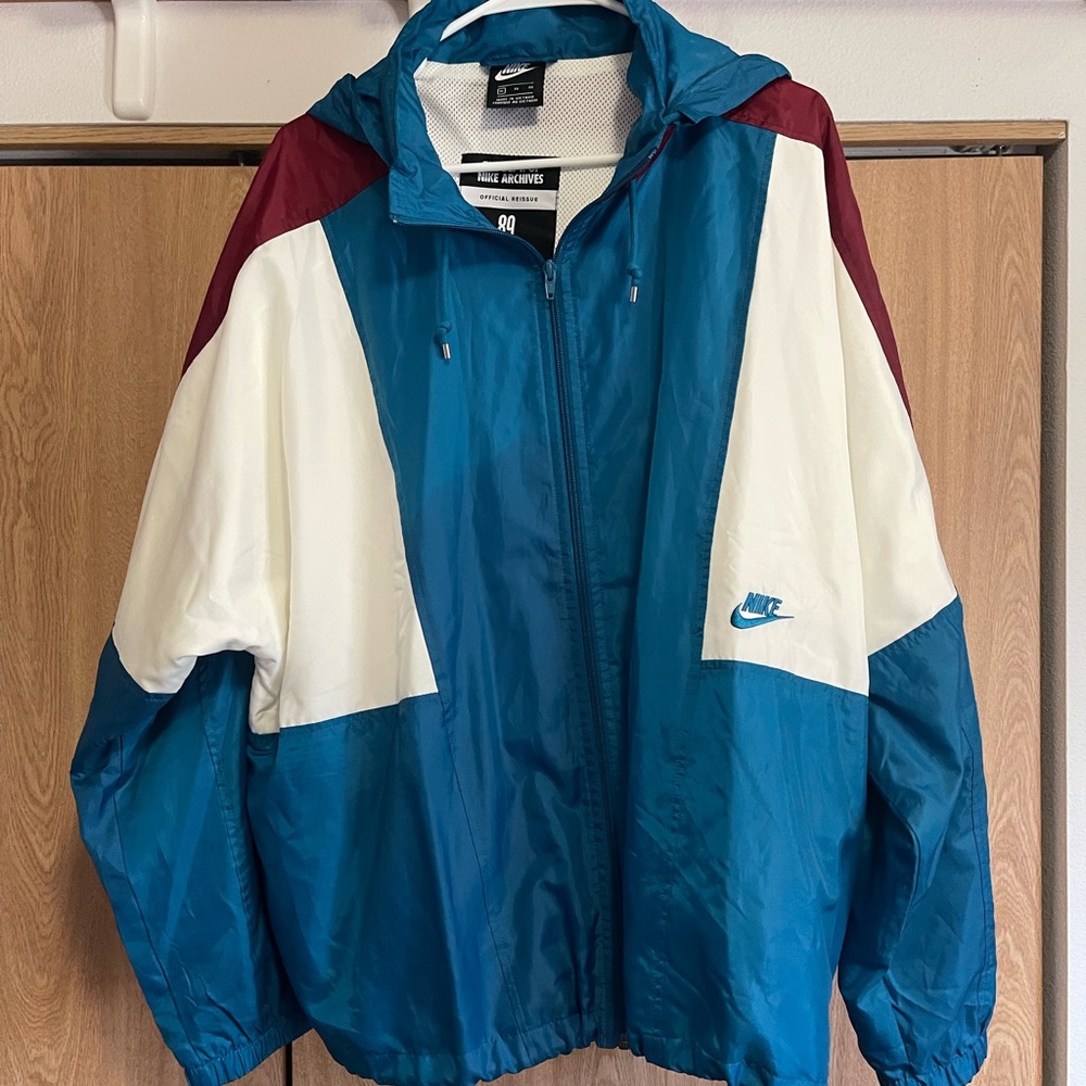 Throwback Nike windbreaker Size XL